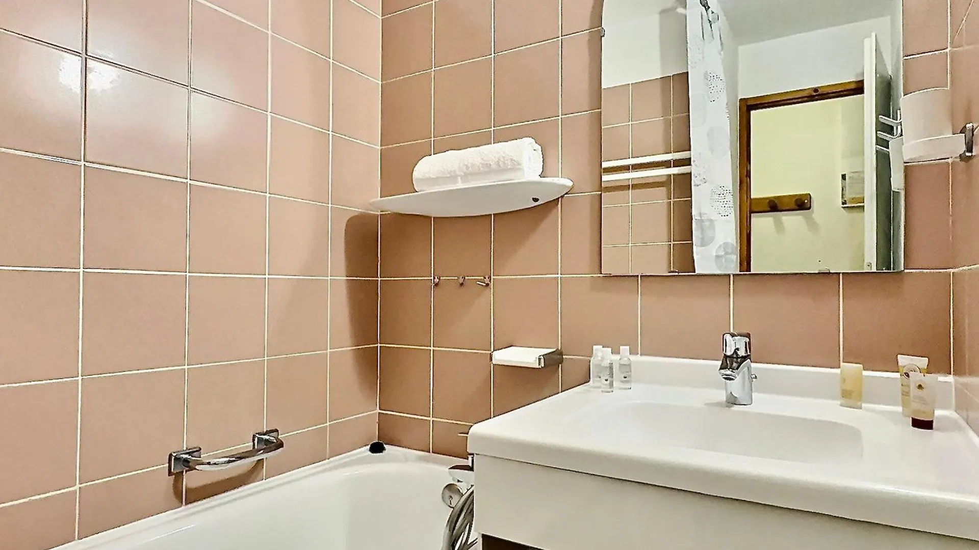 Appartement Pour 6 Pers. Avec 2 Sdb Pres Du Centre Et Des Pistes A Val D'Isere - Fr-1-411-897 Val-d'Isere