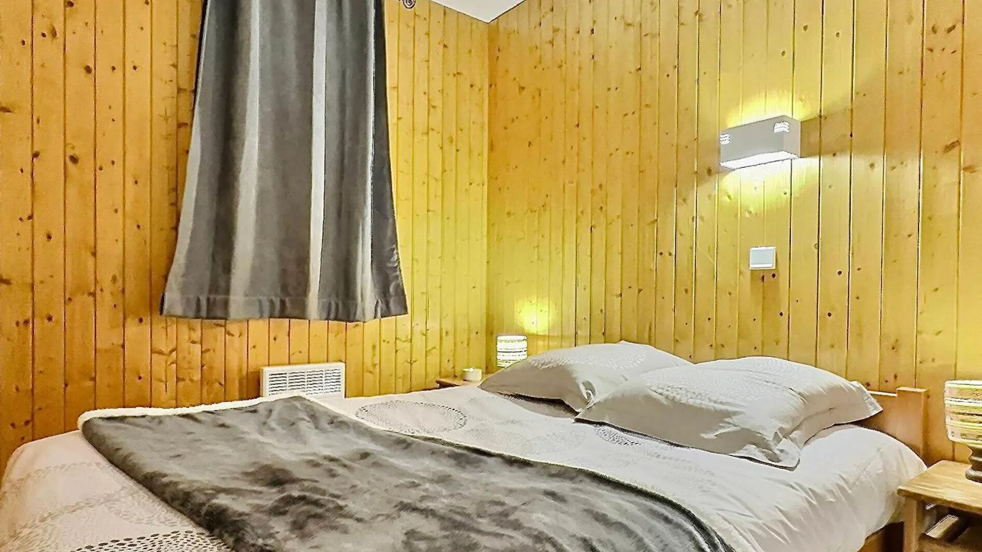 Appartement Pour 6 Pers. Avec 2 Sdb Pres Du Centre Et Des Pistes A Val D'Isere - Fr-1-411-897 Apartment